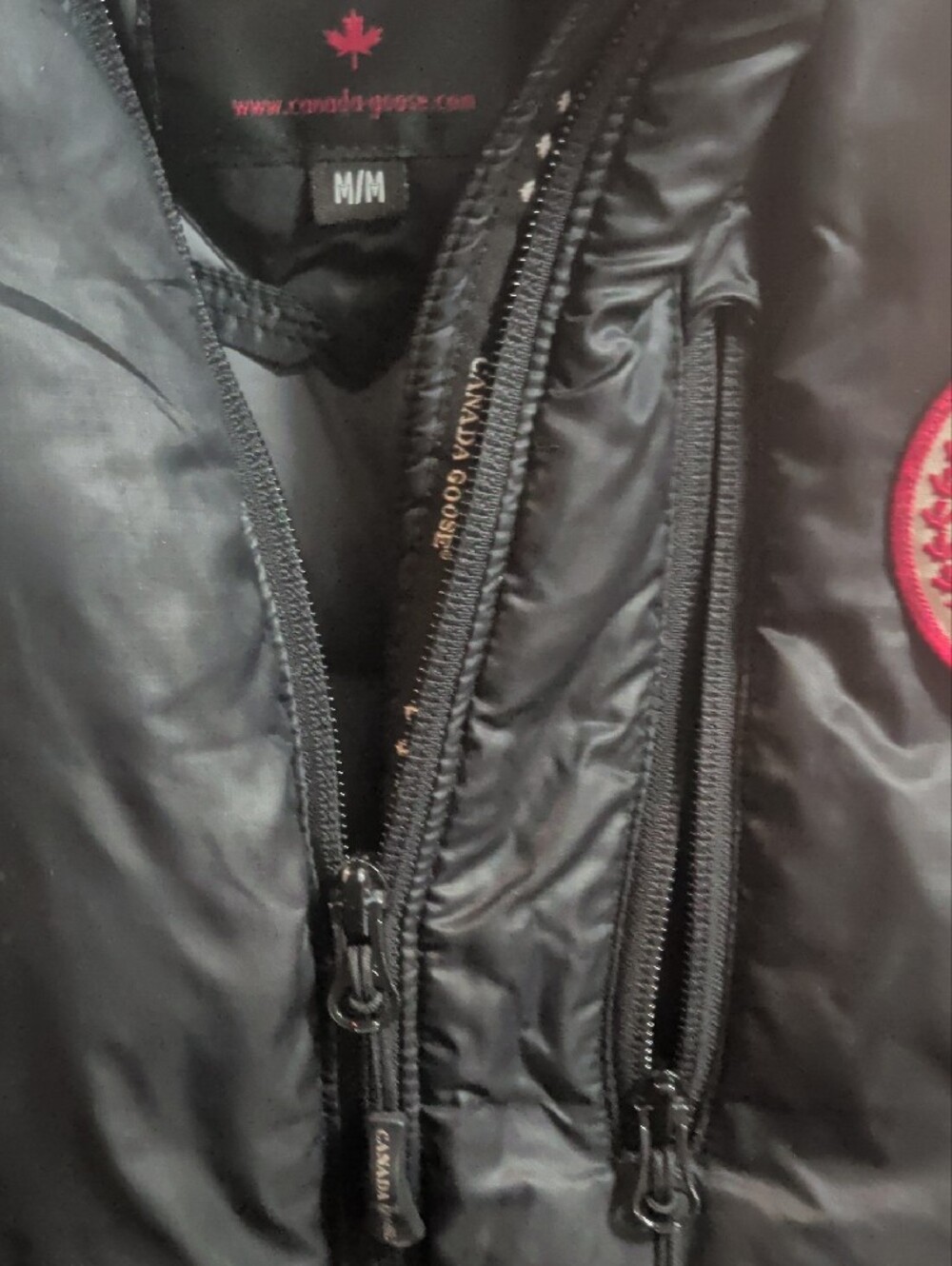 Canada Goose Men’s Medium Rare Lodge Black Quilted Down Vest. - Picture 4 of 5